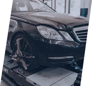 Achsvermessung in der Werkstatt der Stauske Fahrzeugtechnik